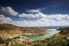 Image du Maroc Professionnelle de  Le Barrage Allal Al Fassi est situé dans la Province de Sefrou sur Oued Sebou avec un volume de stockage de 63.7 Mm3, il contrôle un bassin versant de 5.400 km2. Ce Barrage a été mis en service en 1990. But de l'ouvrage  production d'électricité, irrigation et protection contre les crues, Jeudi 8 septembre 2005. (Photo / Abdeljalil Bounhar) 